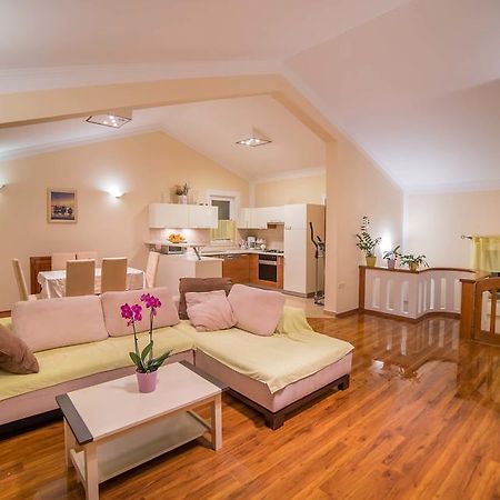 Captain'S Apartment Barbat na Rabu ภายนอก รูปภาพ