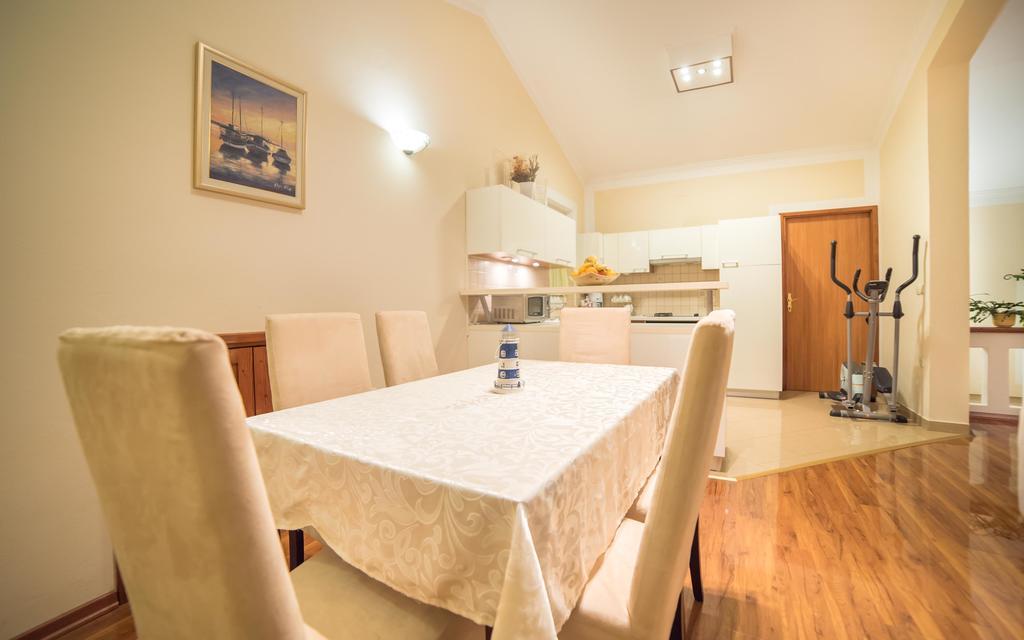 Captain'S Apartment Barbat na Rabu ภายนอก รูปภาพ