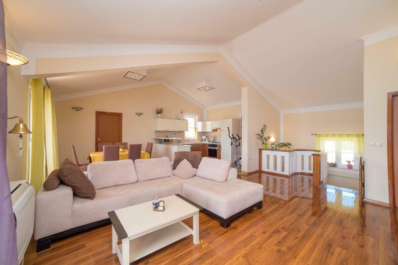 Captain'S Apartment Barbat na Rabu ภายนอก รูปภาพ