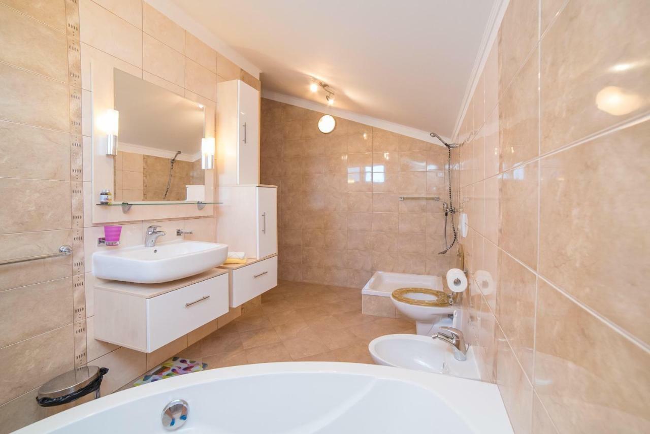 Captain'S Apartment Barbat na Rabu ภายนอก รูปภาพ